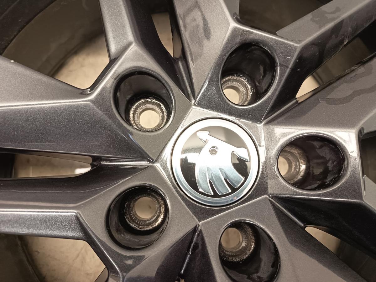 Skoda Superb 3V Kombi original Alufelge 6,5Jx17 ET41 3V0601025BH/BG Bj 2016 Skoda Superb 3V Kombi original Alufelge 6,5Jx17 ET41 3V0601025BH/BG Bj 2016
