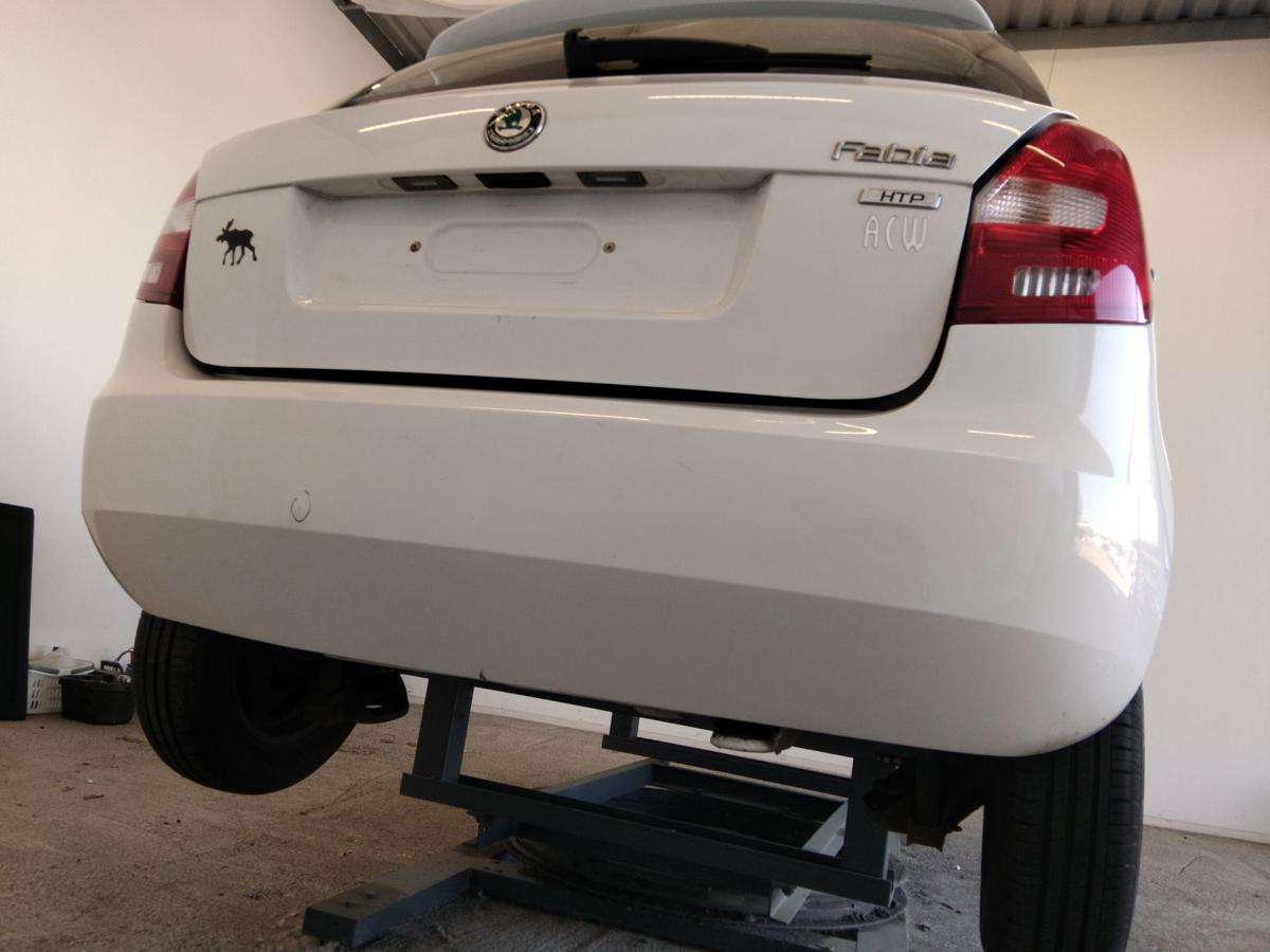 Skoda Fabia 2 5J Facelift original Stoßfänger Stoßstange hinten Fließheck BJ2011 1026 candyweiss