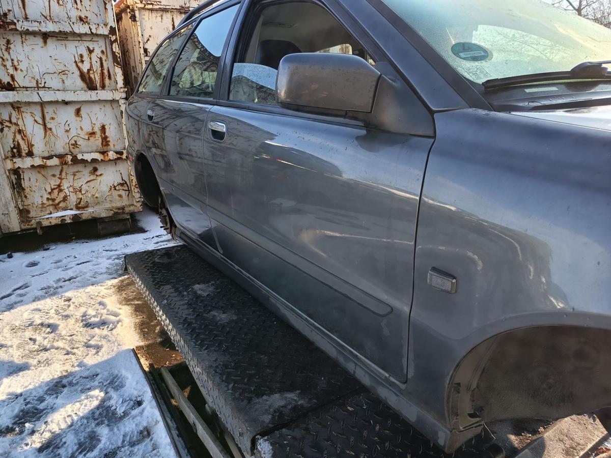 Volvo V40 original T&uuml;r vorn rechts Beifahrer (roh) Titangrau Bj 2001