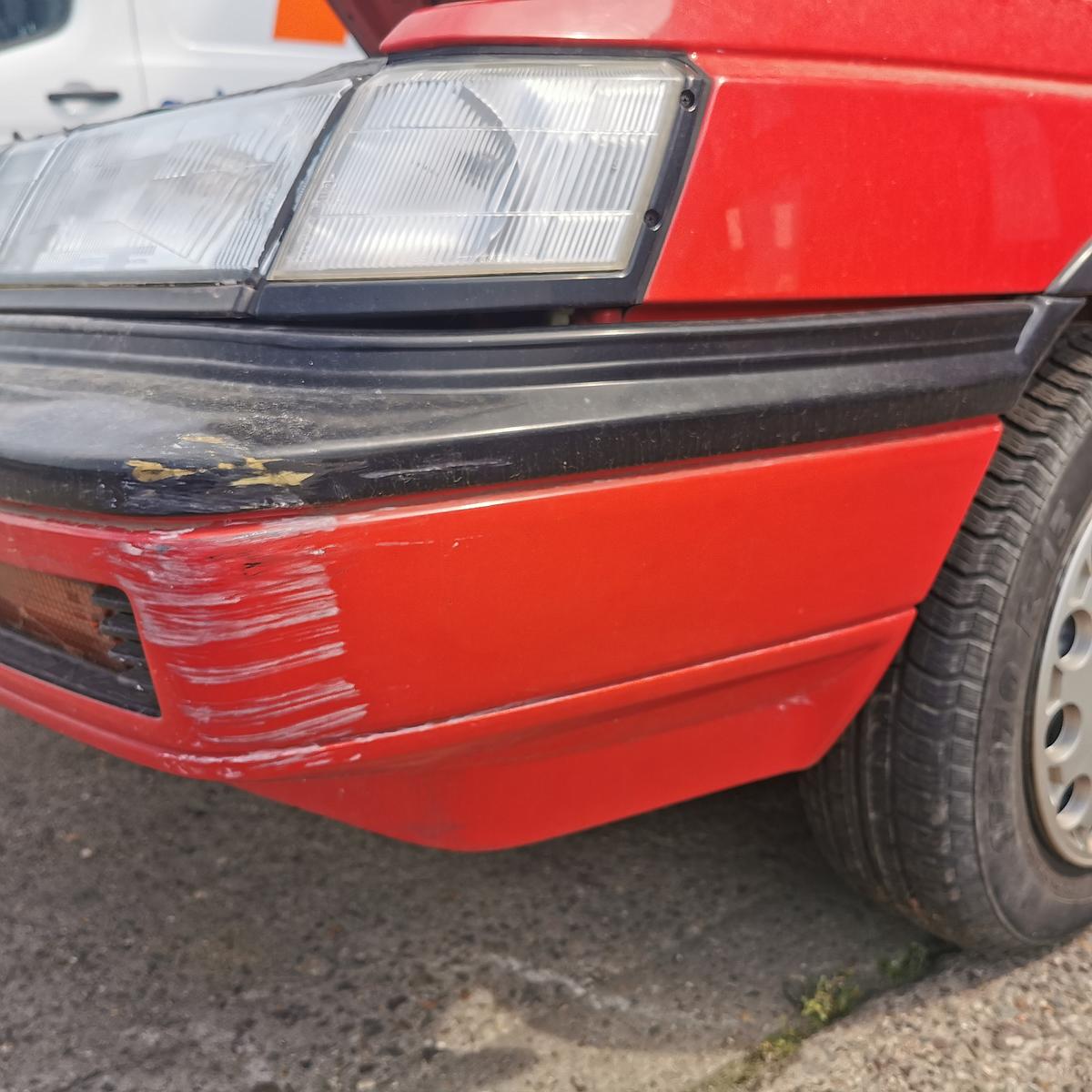 Nissan Sunny Coupe B12 Stoßstange Stoßfänger Bumper vorn 526 Hot Red Uni