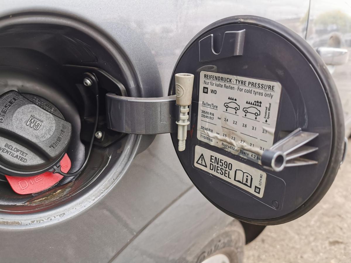 Opel Zafira B Tankklappe Tankdeckel Tankverschluss Z155 Moonland grau met