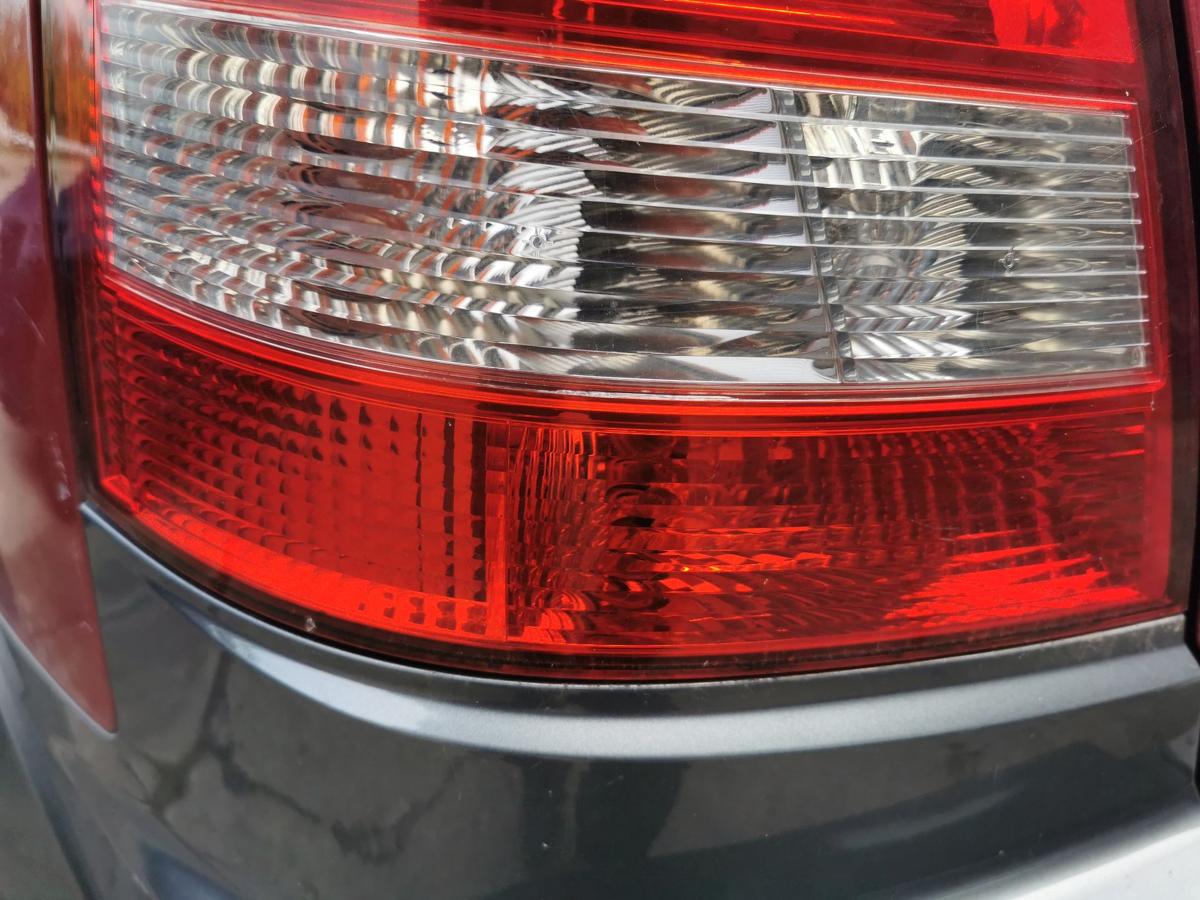 Kia Sorento JC Rückleuchte Schlussleuchte Rücklicht hinten links bis 2006