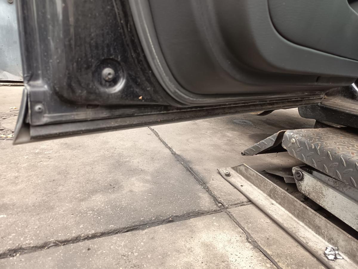 Audi A4 B7 original T&uuml;r vorn links Fahrer Y9B Brillantschwarz Bj 2007