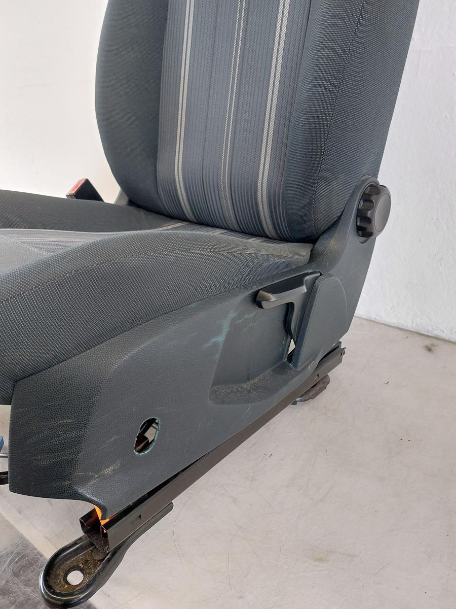 Ford Fiesta JA8 2AJ Sitz vorne links Fahrersitz 5trg