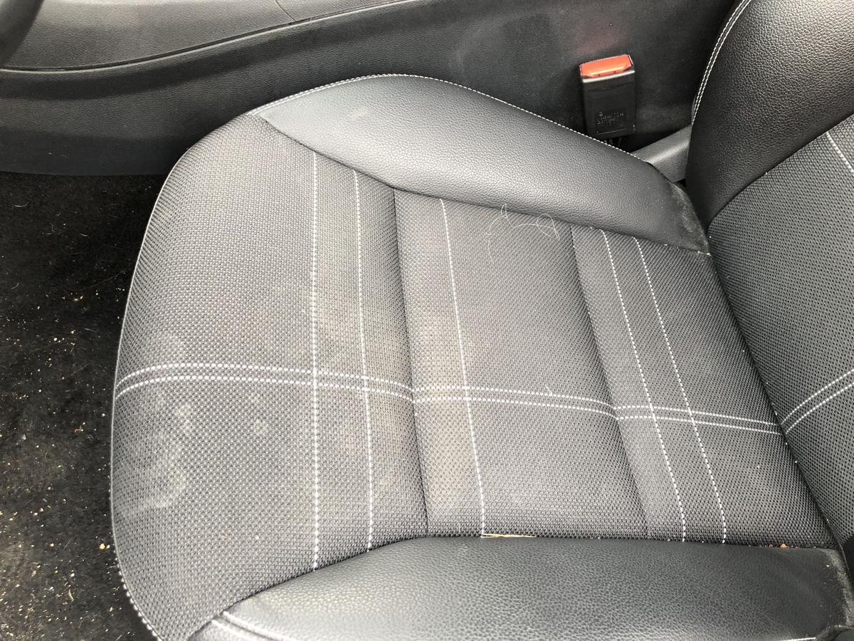 Mercedes CLA C117 bis 16 Sitz vorn links Fahrersitz Stoff Leder Artico Memory