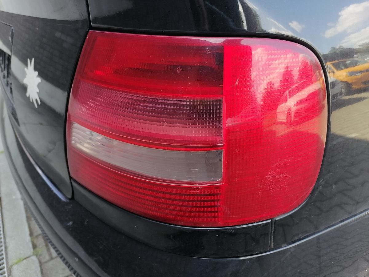 Audi A4 B5 Rücklicht Heckleuchte Rückleuchte rechts Limousine BJ99-00