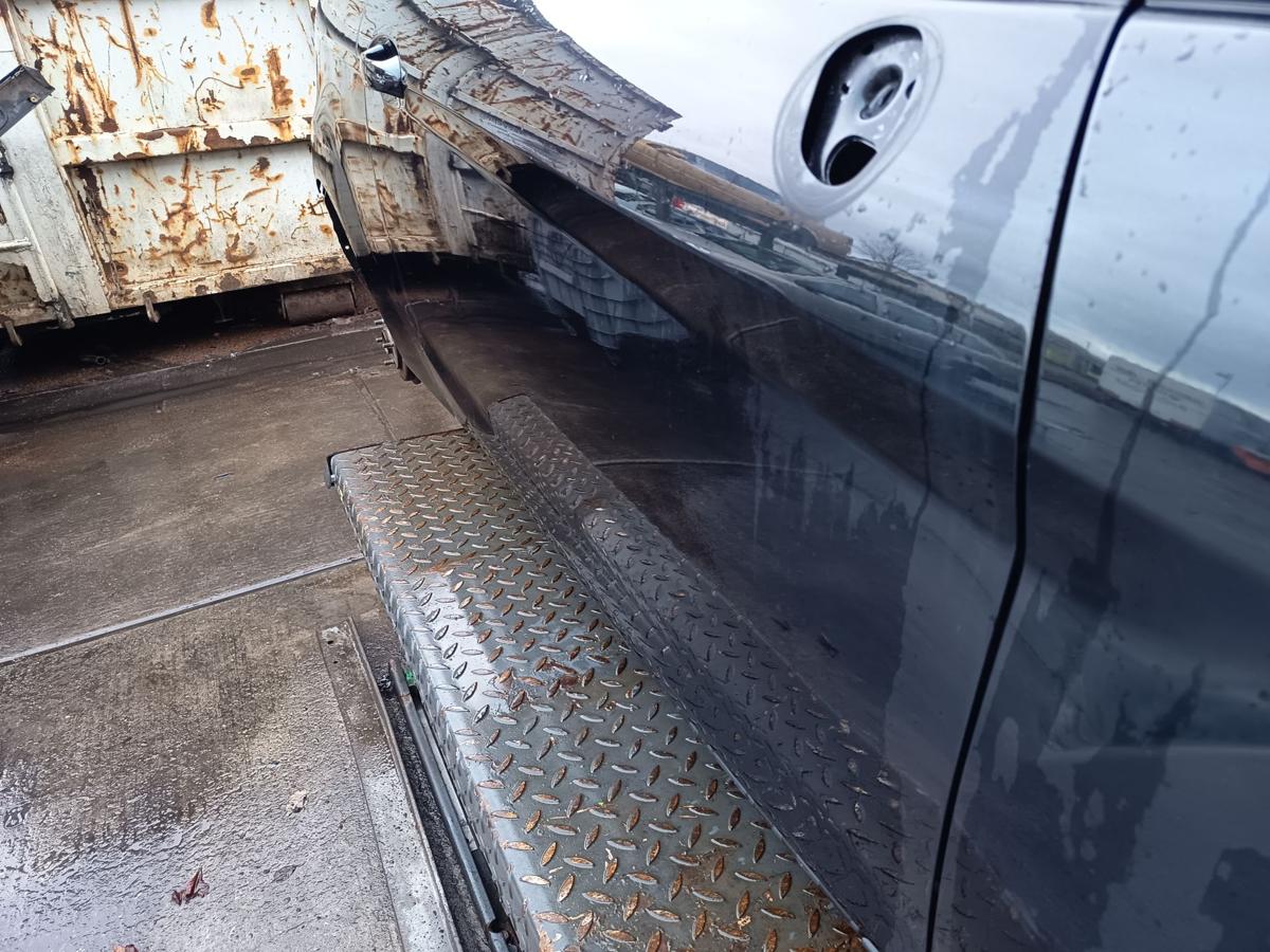 Ford Fiesta VII original T&uuml;r vorn rechts Beifahrer Pantherschwarz Bj 2012