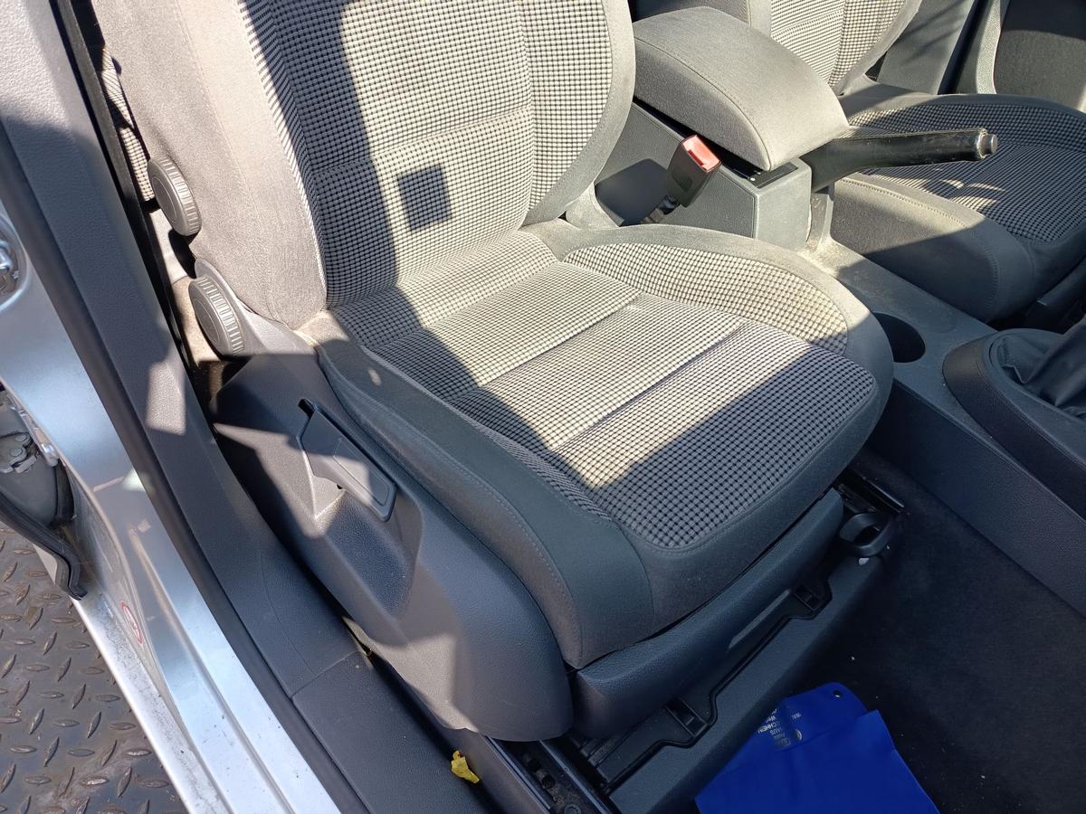 VW Touran 1T original Sitz vorne rechts Stoff Sitzheizung Baujahr 2004