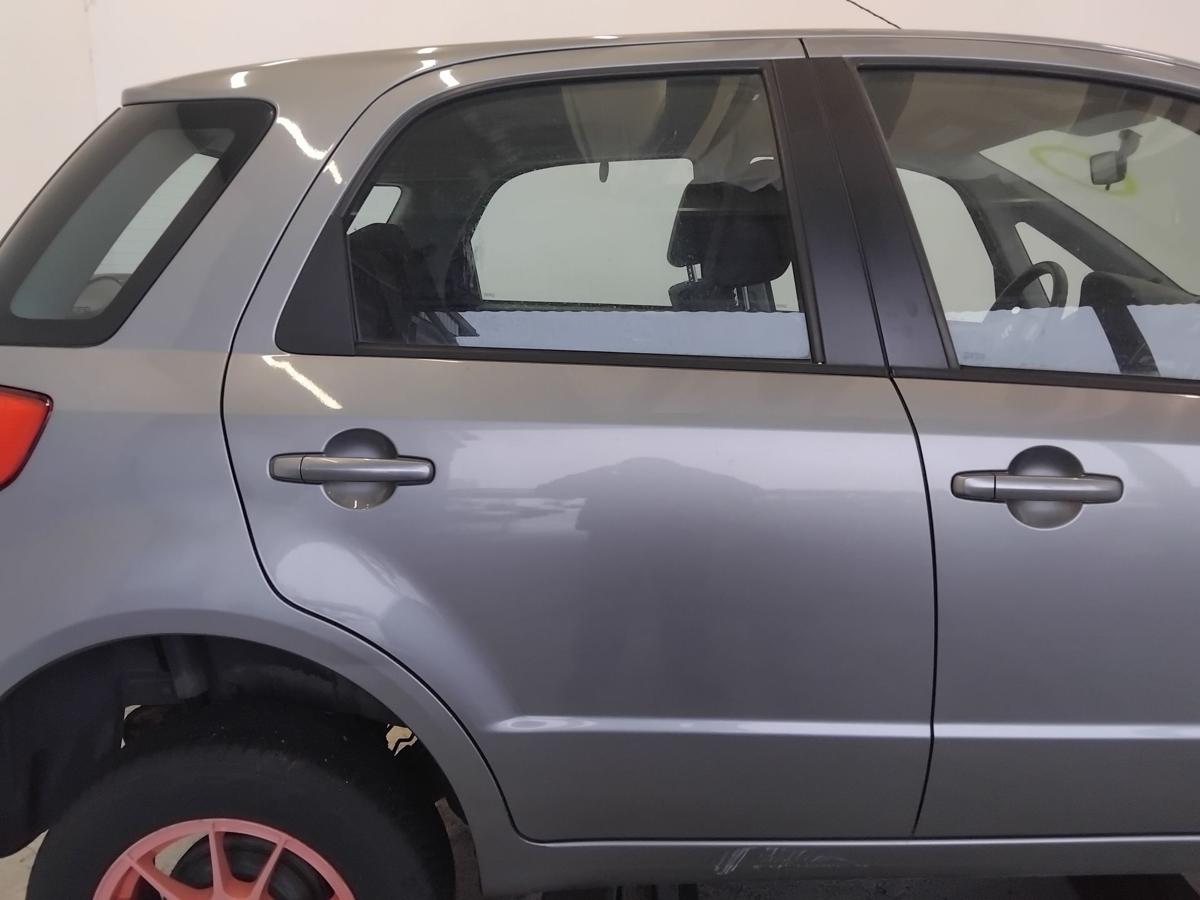 Suzuki SX4 T&uuml;r hinten rechts ZCD Galactic Gray 5t&uuml;rig Steilheck BJ2006