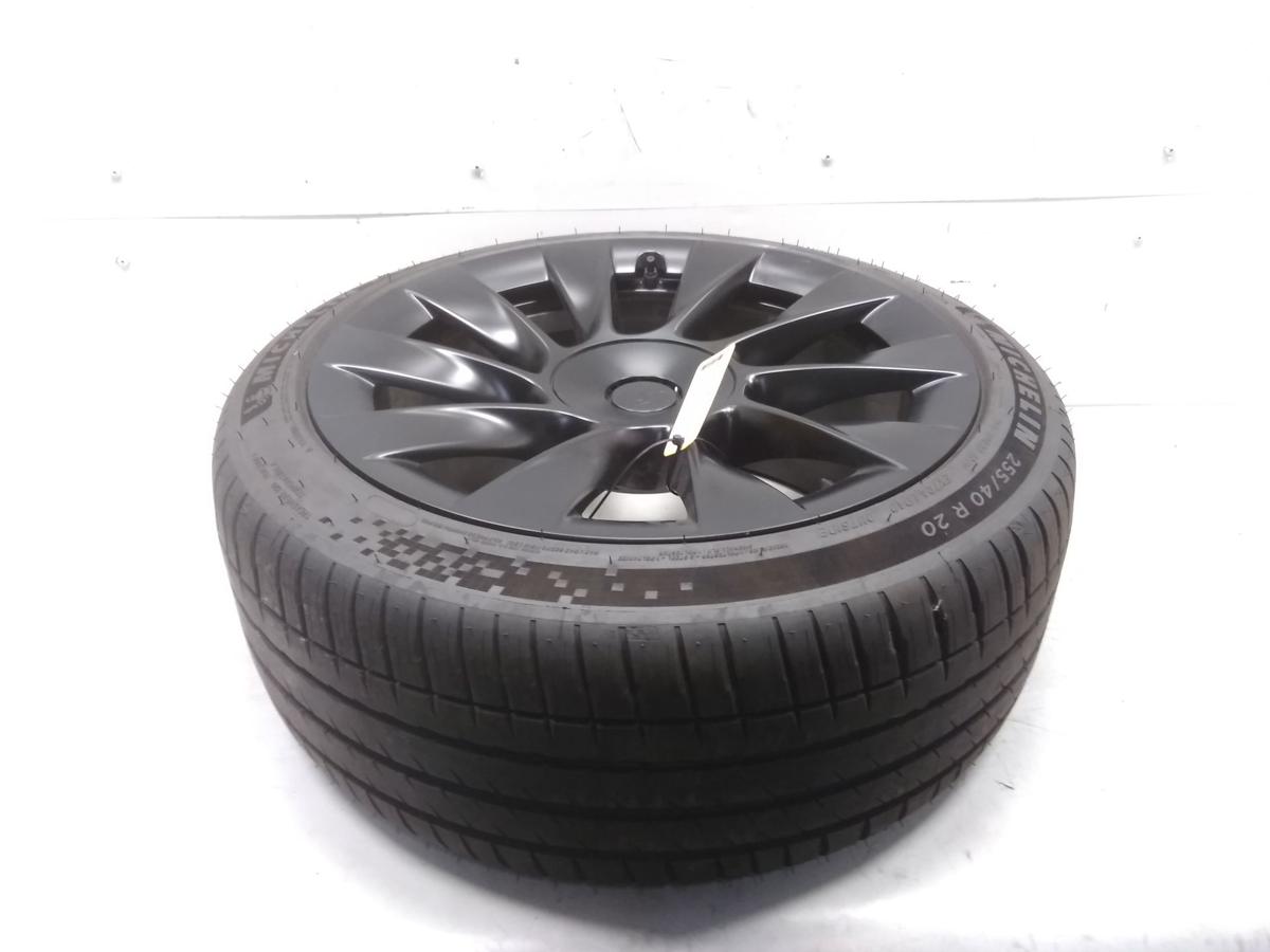 Tesla Model Y original Alurad Alufelge 20 Zoll 9.5x20 ET45 255/40R20 Michelin BJ2021