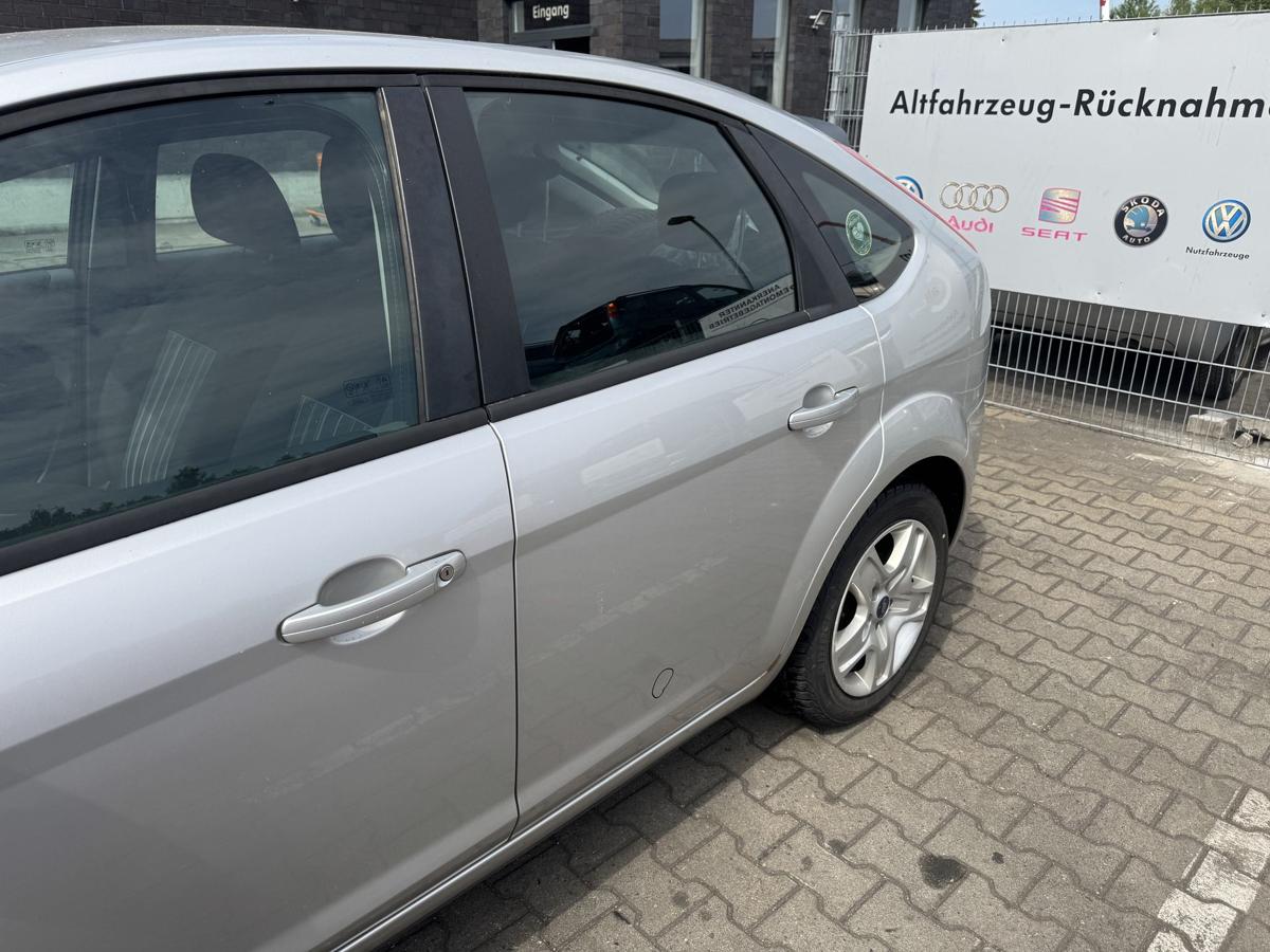 Ford Focus 2 original T&uuml;r hinten links Polar Silber Flie&szlig;heck Facelift Bj.2009