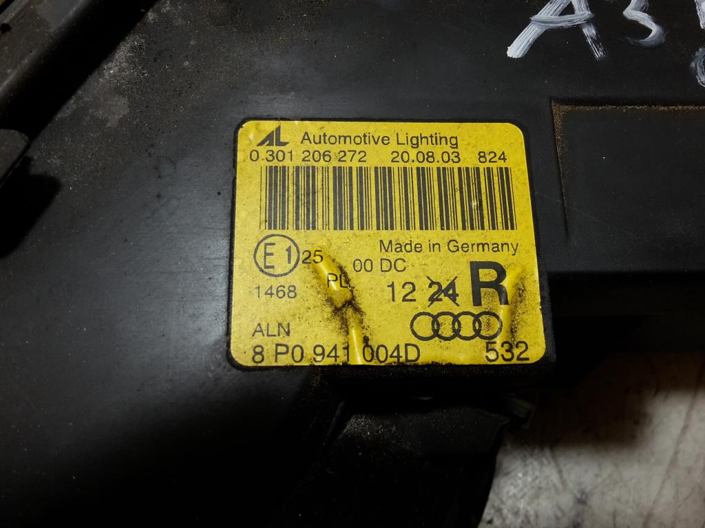 Audi A3 8P BJ 2003 Xenon Scheinwerfer vorn rechts Lampe 8P0941004D