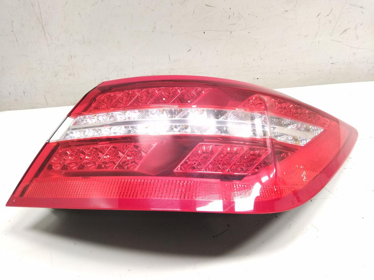 Mercedes E-Klasse Coupe C207 original Rückleuchte Heckleuchte rechts LED Bj.2009
