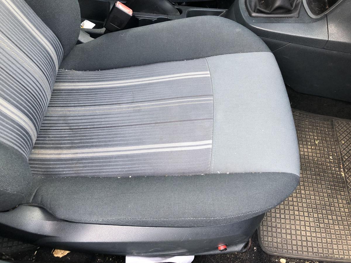 Ford Fiesta JA8 2AJ Sitz vorne rechts Beifahrersitz 5trg