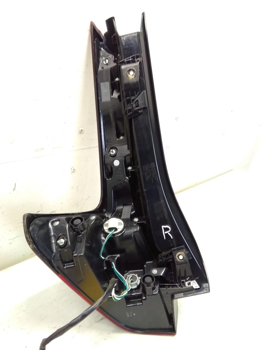 Mitsubishi Eclipse Cross original R&uuml;ckleuchte Schlussleuchte rechts aussen Facelift