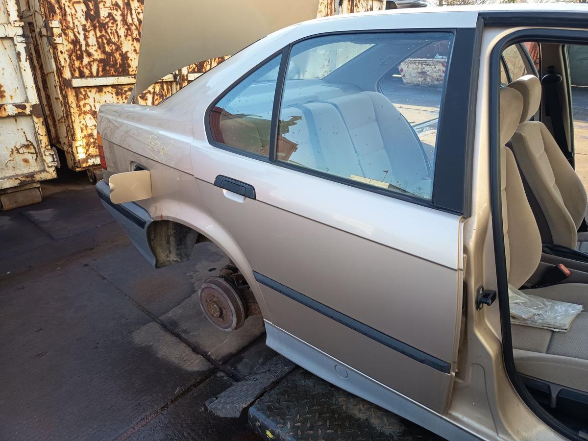 BMW 3er E36 Limousine original T&uuml;r hinten rechts Fond 301 Kaschmirbeige Bj 1992