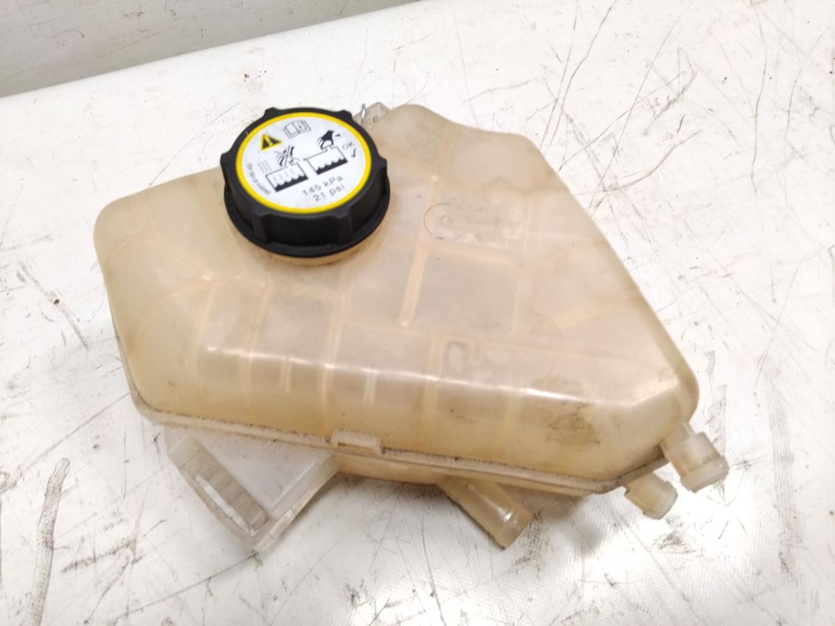 Ford Fiesta JA8 original Ausgleichsbeh&auml;lter K&uuml;hlmittel 8V218K218A FOMOCO BJ2009