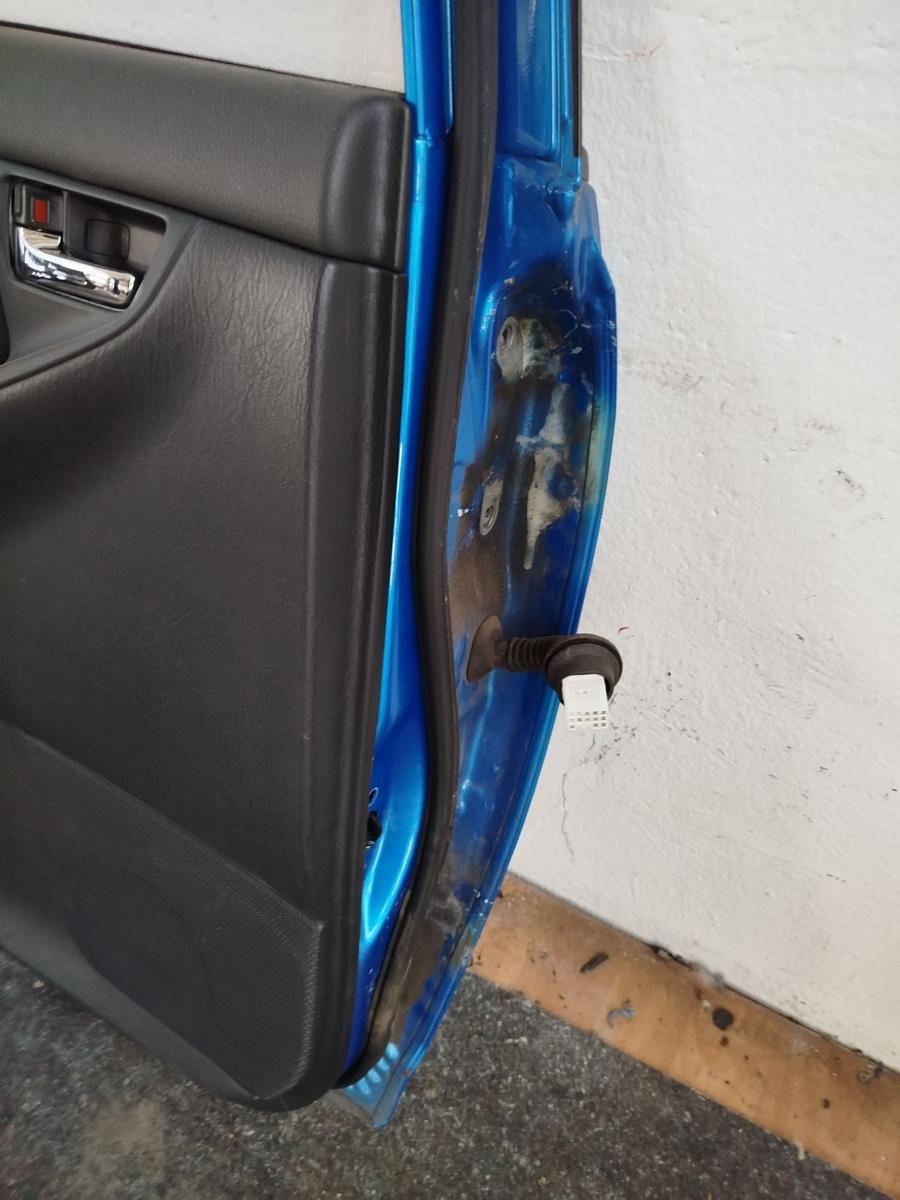 Toyota Corolla ZZE12 Tür Autotür Rohbautür hinten links 8P1 Blue met England