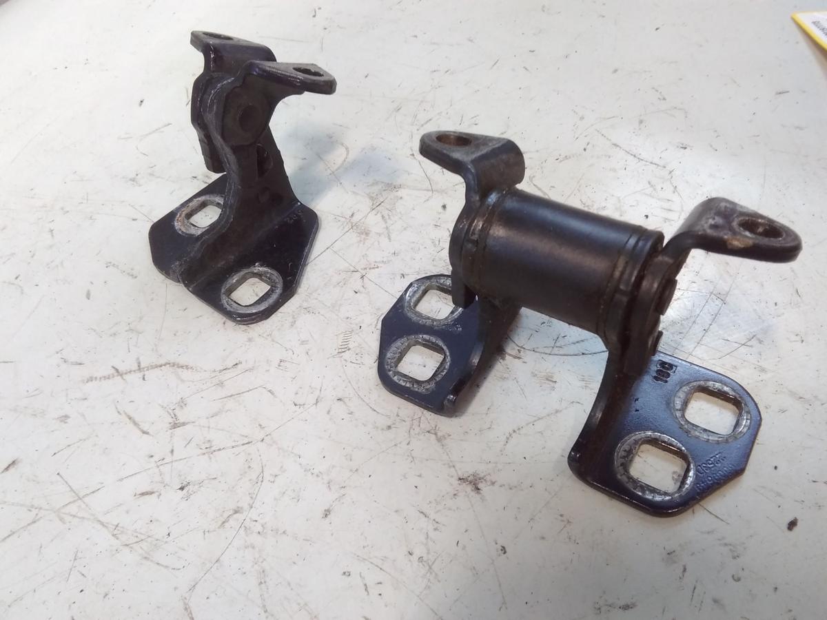 Tesla Model S original Satz T&uuml;rscharniere vorn rechts unfallfrei BJ2014