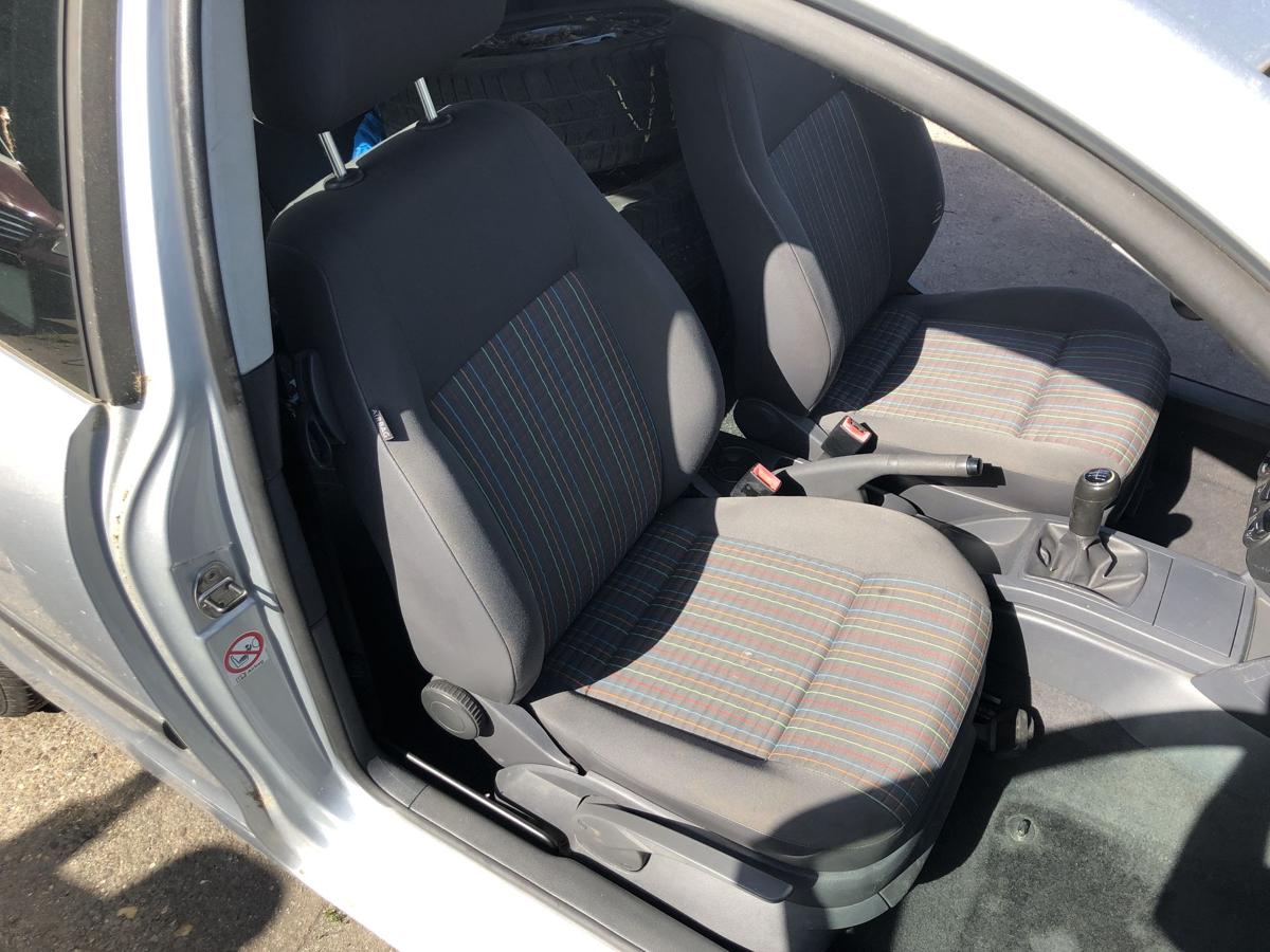 VW Polo 9N3 Sitz vorn rechts Beifahrersitz nur 3 t&uuml;rer ohne Heizung Autositz