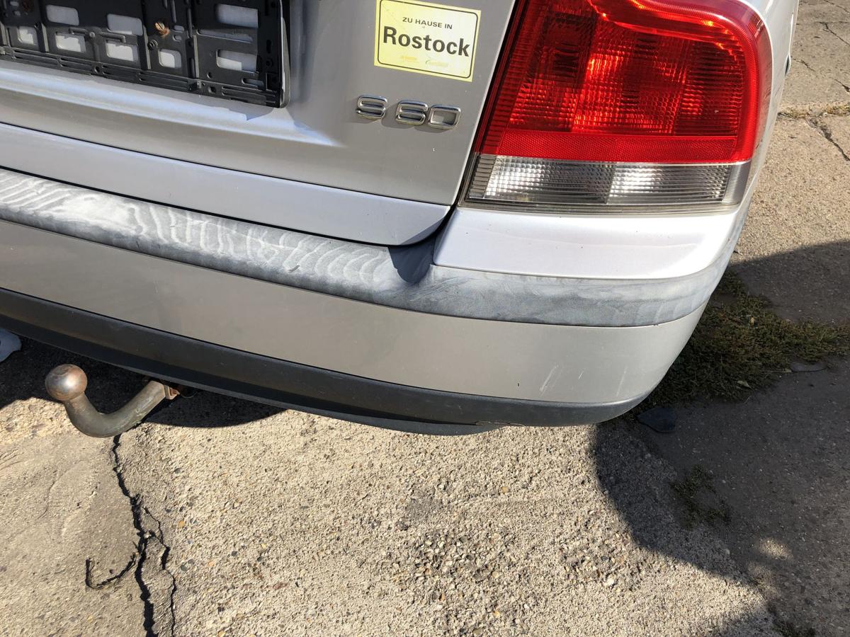 Volvo S60 Typ P24 Sto&szlig;f&auml;nger hinten Hecksch&uuml;rze Limo ohne PDC 42600 Silvermet.