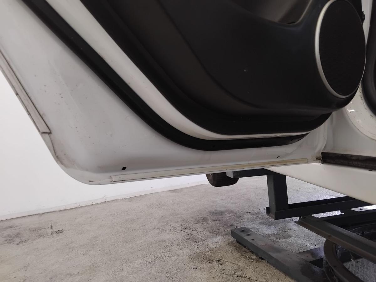 Chevrolet Cruze J300 T&uuml;r hinten links weiss 4-t&uuml;rig Limousine BJ2011