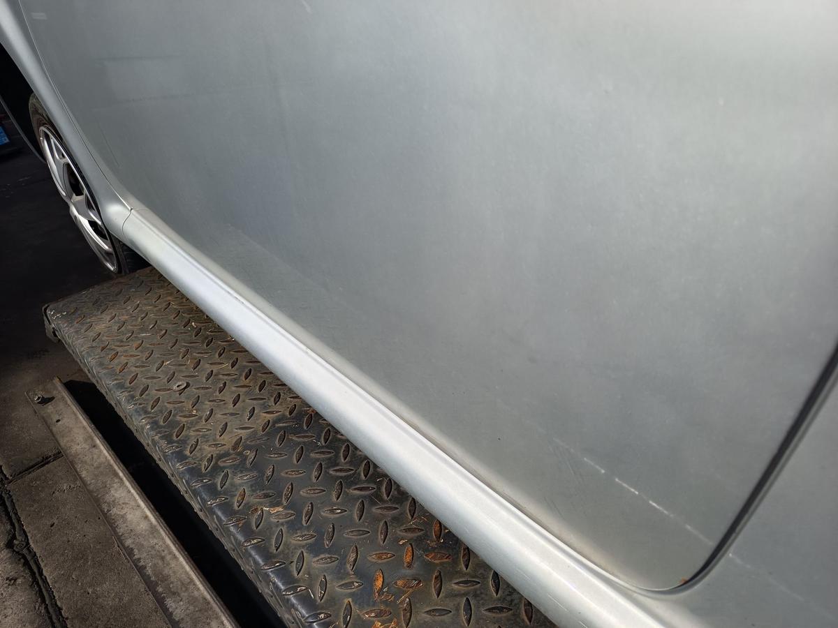 Toyota Aygo I original T&uuml;r links Fahrer 1E7 Silver Pearl Bj 2009