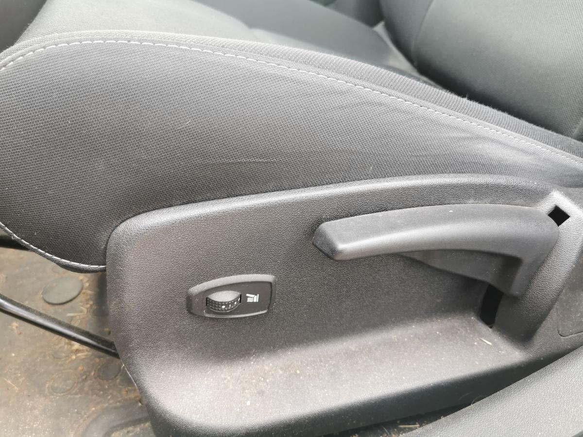 Renault Megane III KZ Kombi Fahrersitz Sitz Autositz vorn links Stoff SHZ