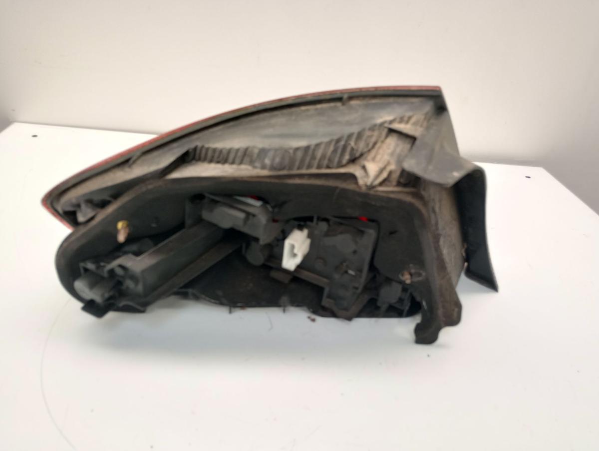 Peugeot 407 Bj 2004 original Rückleuchte Schlussleuchte rechts Limousine 5TRG