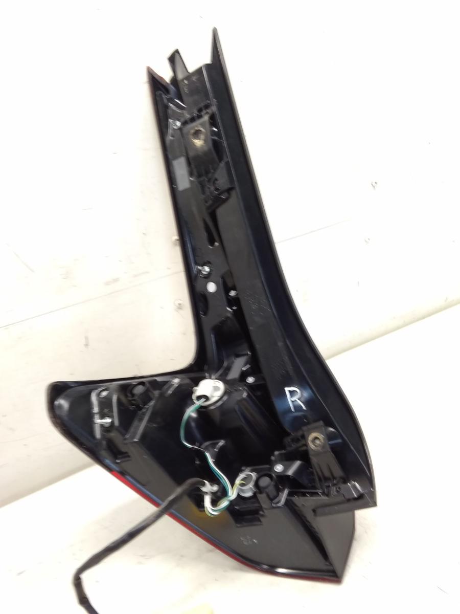 Mitsubishi Eclipse Cross original R&uuml;ckleuchte Schlussleuchte rechts aussen Facelift