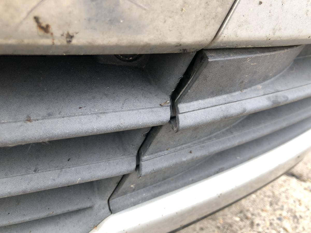 VW Touran 1T 1T2 GP Sto&szlig;f&auml;nger vorn Frontsto&szlig;stange Sch&uuml;rze LA7W Reflexsilber