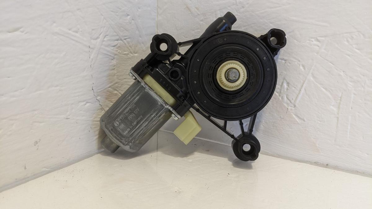 Audi A5 B9 F5 Fensterhebermotor vorn links Hebermotor