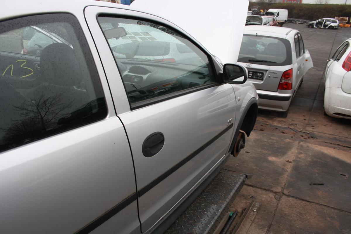 Opel Corsa C 3trg orig Tür rechts Beifahrer Z147 Starsilber Bj 2001