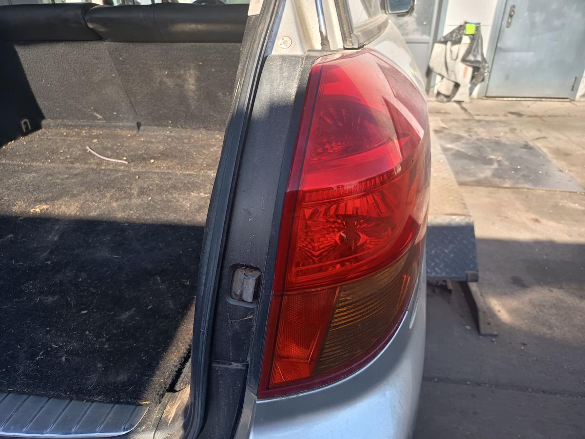 Subaru Legacy Kombi original R&uuml;ckleuchte rechts Heckschlusslicht Bj 2005