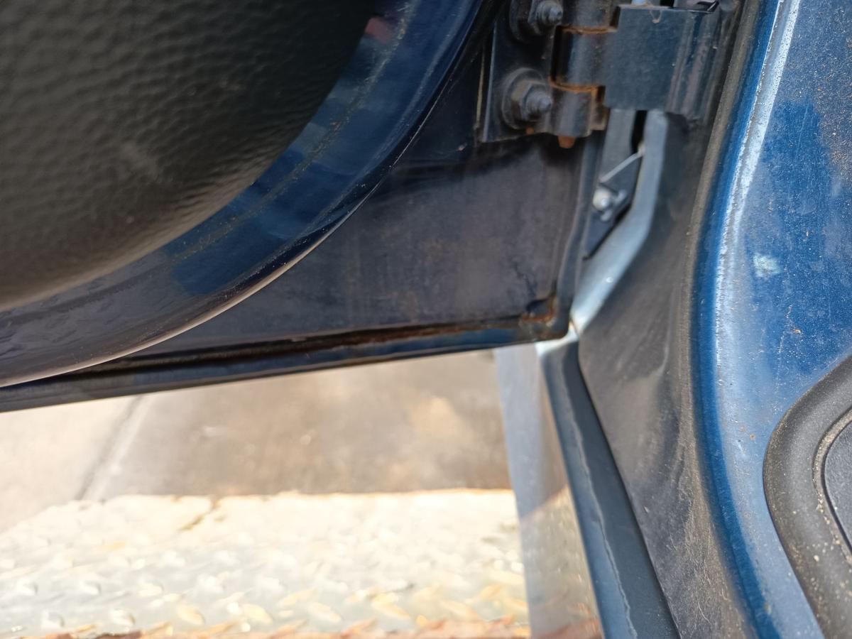 BMW 3er E90/91 original T&uuml;r vorn links Fahrer Rohbau Rost A07 Mysticblau Bj 2006