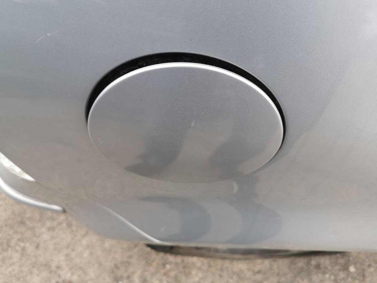 VW Polo 9N1 Tankklappe Tankdeckel Tankverschluss LA7W Reflexsilber Metallic