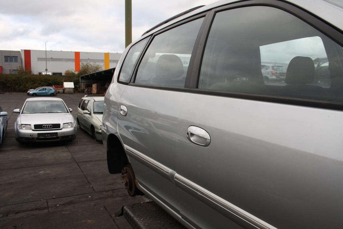 Kia Carens II orig Tür hinten rechts Fond C5 Starsilber met Bj 2006