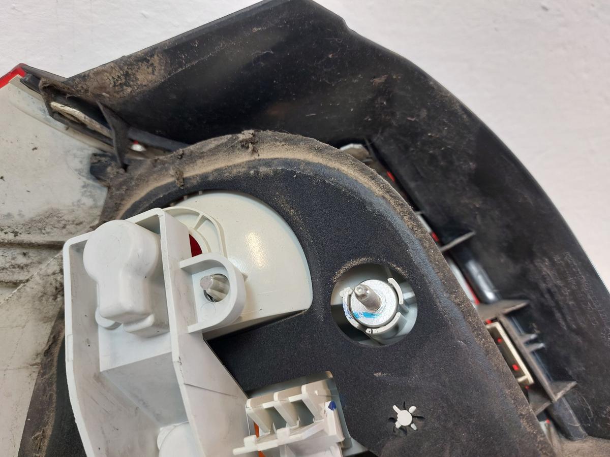 BMW 1er E87 LCI ab07 R&uuml;ckleuchte rechts R&uuml;cklicht R&uuml;ckscheinwerfer Heckleuchte