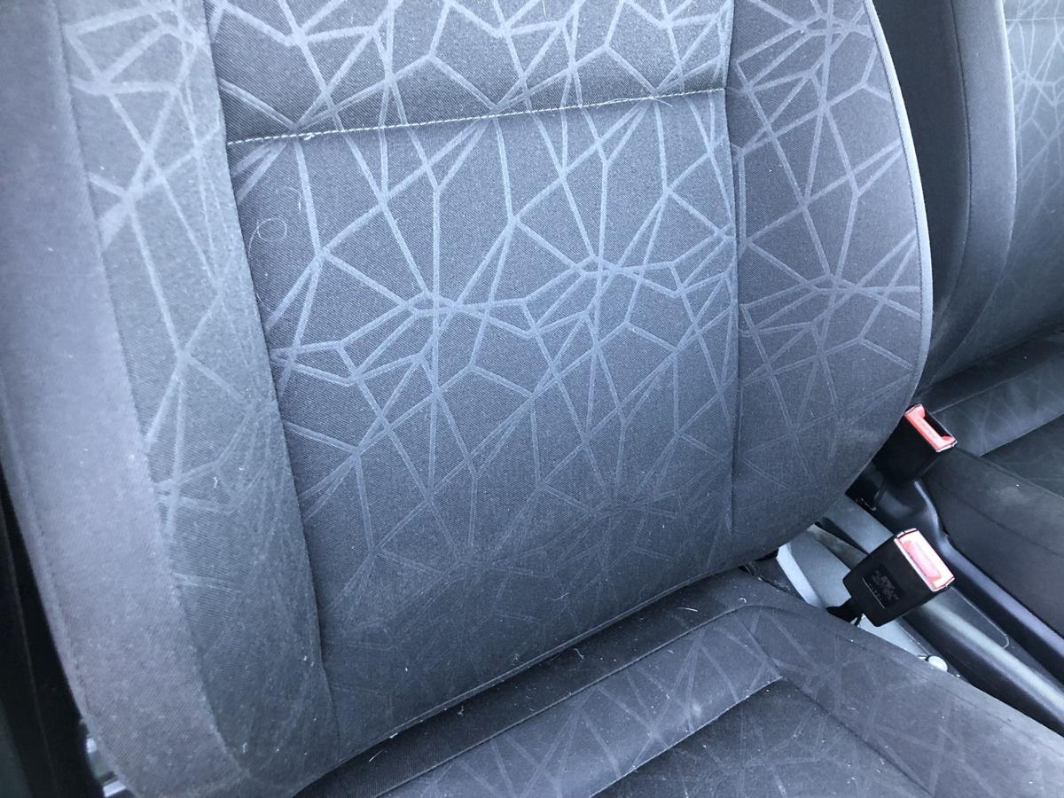 Skoda Fabia II 2 Typ 5J Sitz vorn rechts Beifahrersitz OHNE Heizung Stoffsitz