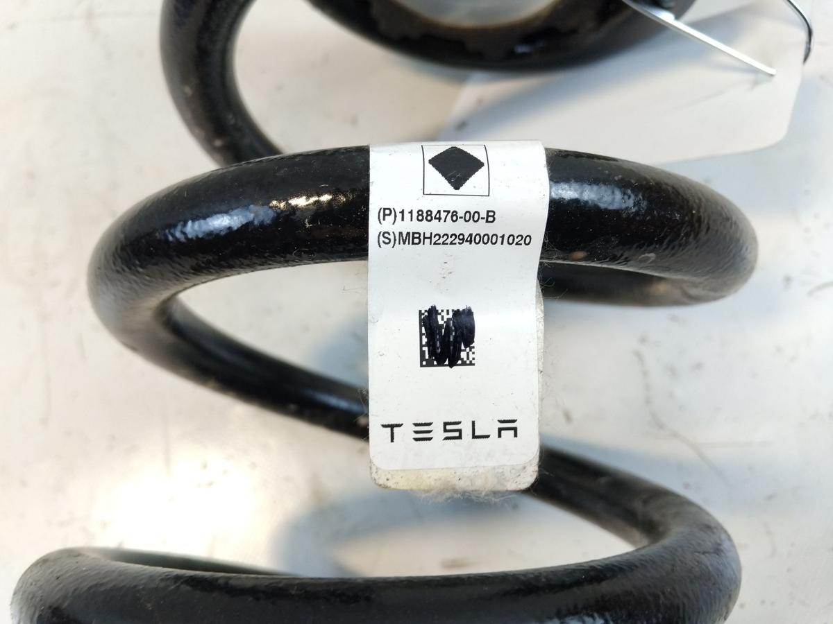 Tesla Model Y RWD original Schraubenfeder hinten Hinterachse Bj.2023