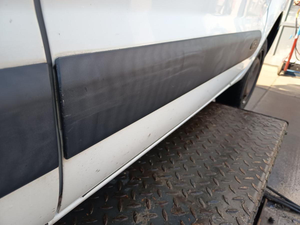 Renault Kangoo KC original T&uuml;r vorn rechts Beifahrer 389 Gletscherwei&szlig; Bj 2008