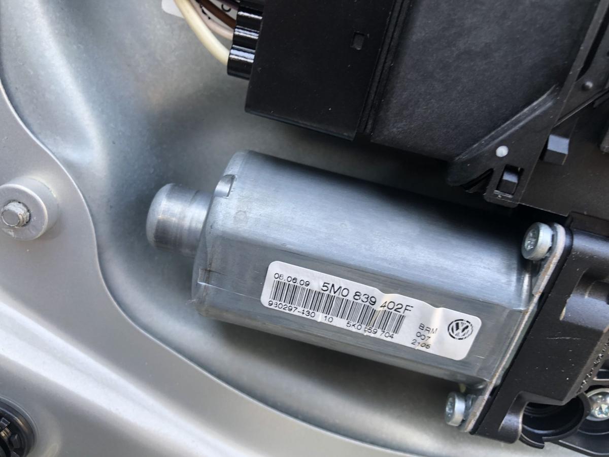 Golf Plus 5M original Fensterhebermotor hinten rechts Fond 5M1839402F Bj 2009