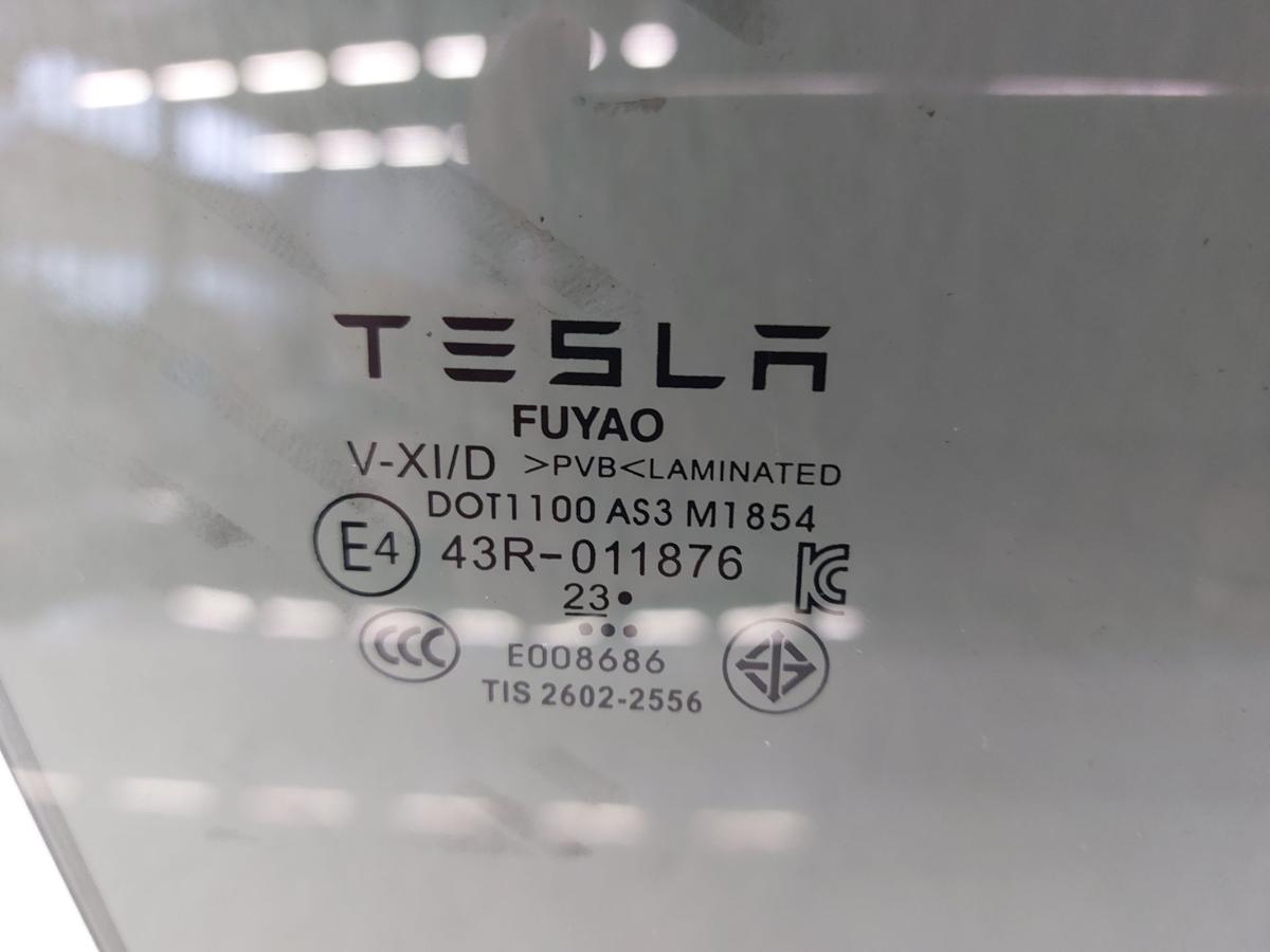 Tesla Model Y Juniper T&uuml;rscheibe hinten rechts Fondt&uuml;r Scheibe VSG Glas get&ouml;nt