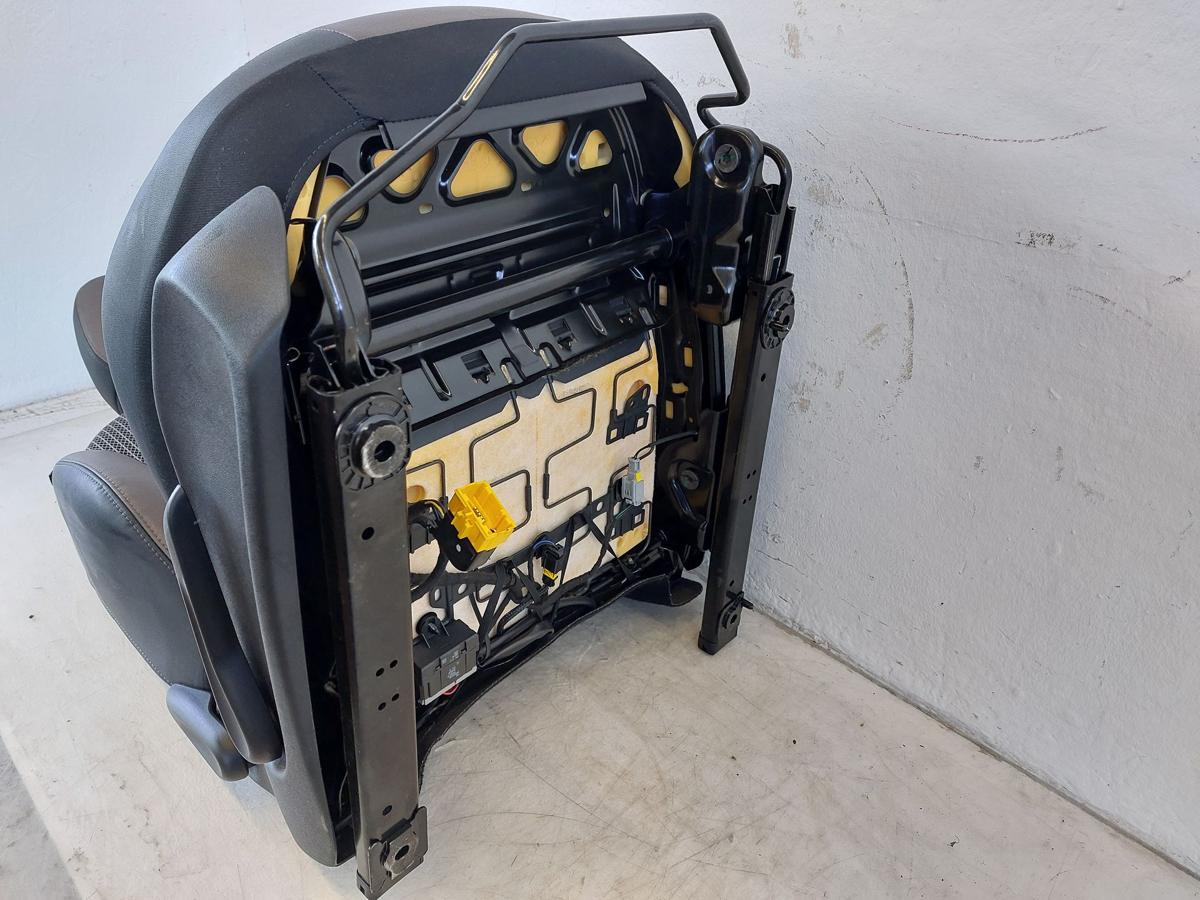 Peugeot 2008 I CU Sitz vorn rechts Beifahrersitz Kunstleder Stoff braun Heizung