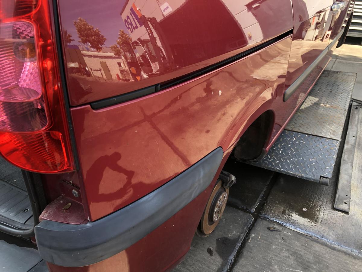 Peugeot 807 original Kotflügel hinten rechts Seitenteil KKQ Tiefrot Bj 2004