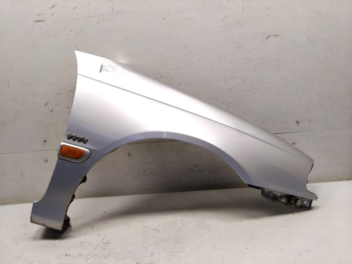 Toyota Avensis T22 original Kotfl&uuml;gel vorn rechts silbermetallic BJ2002