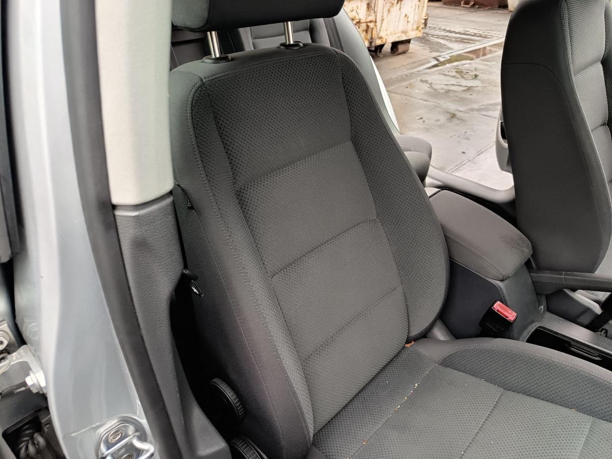 VW Golf V original Beifahrersitz vorn rechts Stoff schwarz Bj 2005 VW Golf V original Beifahrersitz vorn rechts Stoff schwarz Bj 2005