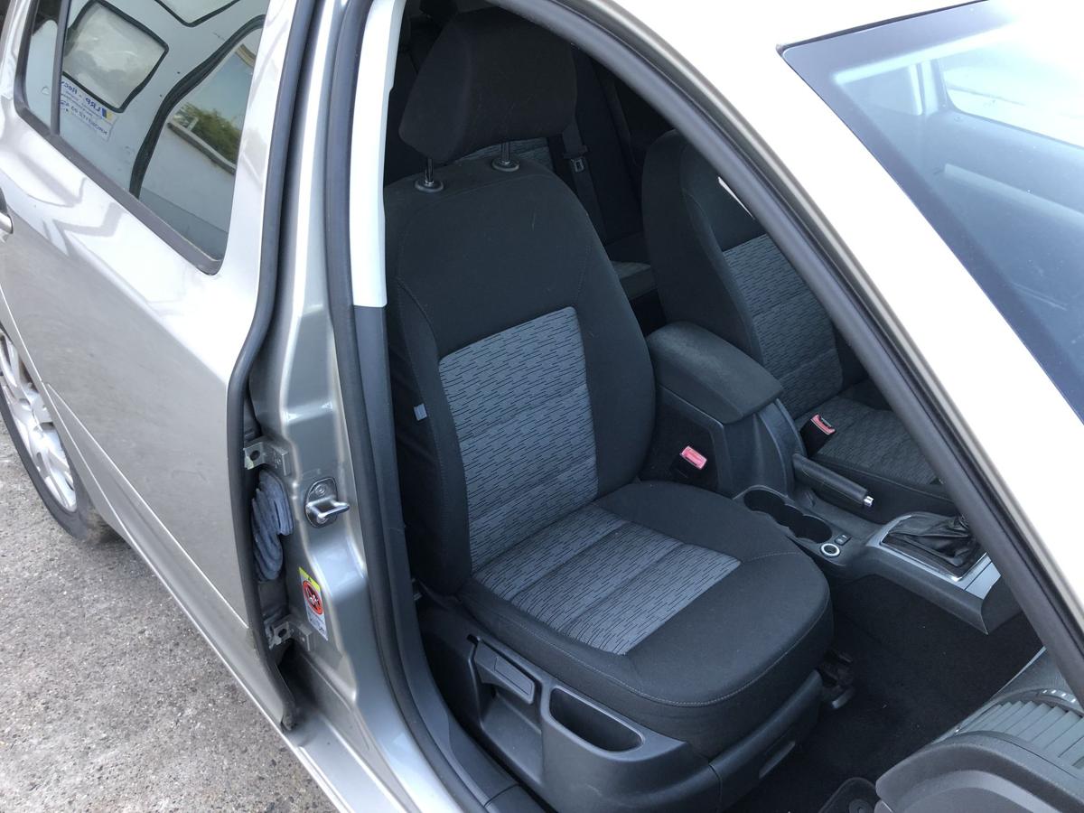 Skoda Octavia 1Z ab09 Sitz vorn rechts Beifahrersitz Stoff OHNE Heizung