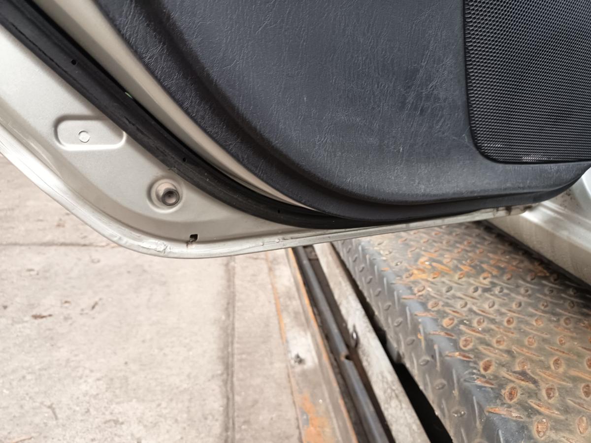 Toyota Corolla E12 original T&uuml;r hinten links 1C0 Silber Baujahr 2006