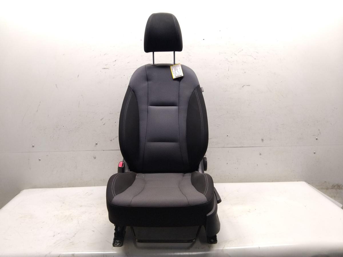 Hyundai i30 Kombi GD original Sitz vorn links Fahrersitz Stoff beheizt BJ2015